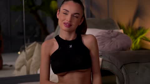 Snapshot of esmeainsley chatting on 24, 1, 2025 Raluca  online show from 24, 1, 2025