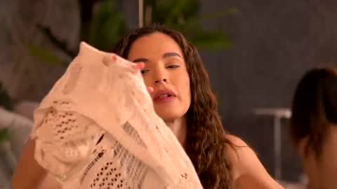 Snapshot of esmeainsley chatting on 5, 3, 2025 Raluca  online show from 5, 3, 2025