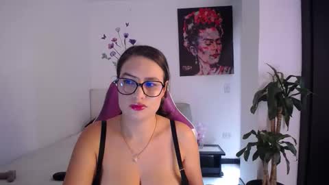 Snapshot of esmeralda098 chatting on 5, 4, 2026 Esmeralda online show from 5, 4, 2026