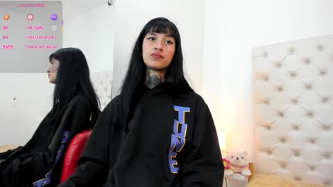 esmeralda  online show from 4, 12, 2025