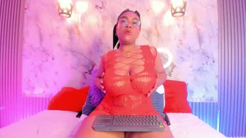 Snapshot of esmeralda_duarte chatting on 8, 2, 2025 esmeralda online show from 8, 2, 2025