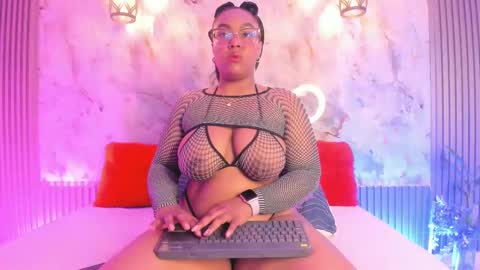 Snapshot of esmeralda_duarte chatting on 22, 2, 2025 esmeralda online show from 22, 2, 2025