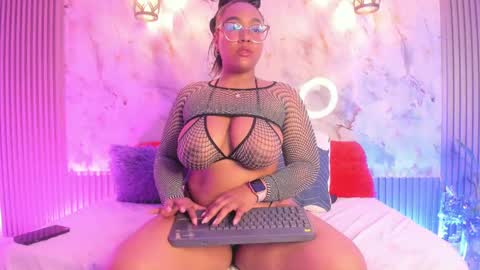 Snapshot of esmeralda_duarte chatting on 22, 2, 2025 esmeralda online show from 22, 2, 2025