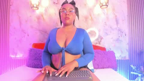 Snapshot of esmeralda_duarte chatting on 4, 3, 2025 esmeralda online show from 4, 3, 2025
