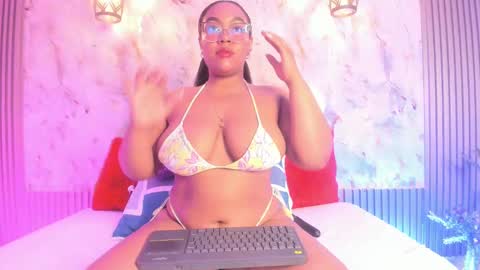 Snapshot of esmeralda_duarte chatting on 7, 3, 2025 esmeralda online show from 7, 3, 2025