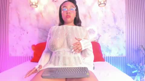 Snapshot of esmeralda_duarte chatting on 9, 3, 2025 esmeralda online show from 9, 3, 2025