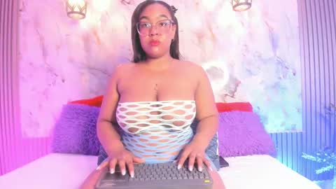 Snapshot of esmeralda_duarte chatting on 10, 3, 2025 esmeralda online show from 10, 3, 2025