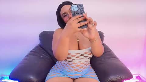 Snapshot of esmeralda_duarte chatting on 11, 11, 2025 esmeralda online show from 11, 11, 2025