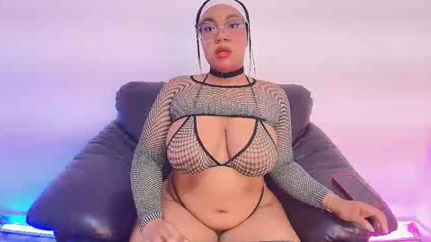 Snapshot of esmeralda_duarte chatting on 14, 11, 2025 esmeralda online show from 14, 11, 2025