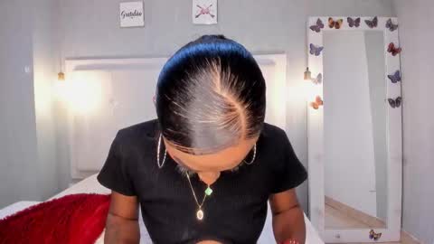 esmeraldanyx online show from 2, 12, 2025