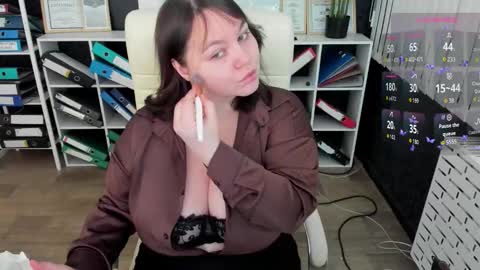 Snapshot of essensual_ chatting on 17, 2, 2026 Ava online show from 17, 2, 2026