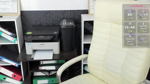 Snapshot of essensual_ chatting on 3, 4, 2026 Ava online show from 3, 4, 2026