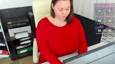 Snapshot of essensual_ chatting on 5, 4, 2026 Ava online show from 5, 4, 2026