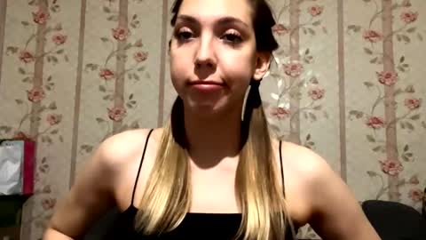 Snapshot of essiecutty chatting on 22, 11, 2025 Kate online show from 22, 11, 2025