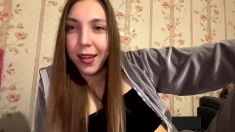 Snapshot of essiecutty chatting on 27, 11, 2025 Kate online show from 27, 11, 2025