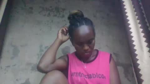 Snapshot of estanie chatting on 10, 10, 2025 estanie online show from 10, 10, 2025