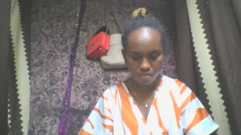 Snapshot of estanie chatting on 18, 10, 2025 estanie online show from 18, 10, 2025