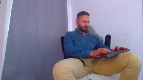 Snapshot of esteban7984068 chatting on 5, 12, 2024 esteban online show from 5, 12, 2024