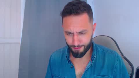 Snapshot of esteban7984068 chatting on 17, 12, 2024 esteban online show from 17, 12, 2024