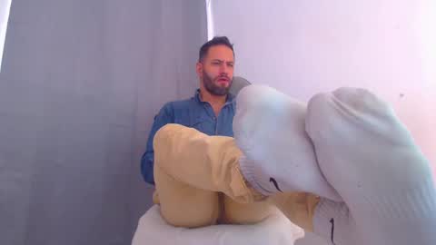 Snapshot of esteban7984068 chatting on 2, 1, 2025 esteban online show from 2, 1, 2025