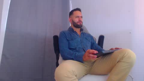 Snapshot of esteban7984068 chatting on 12, 1, 2025 esteban online show from 12, 1, 2025