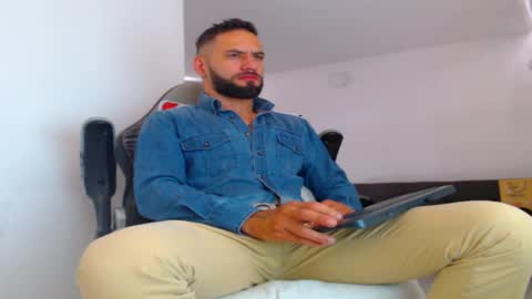 Snapshot of esteban7984068 chatting on 23, 9, 2025 esteban online show from 23, 9, 2025