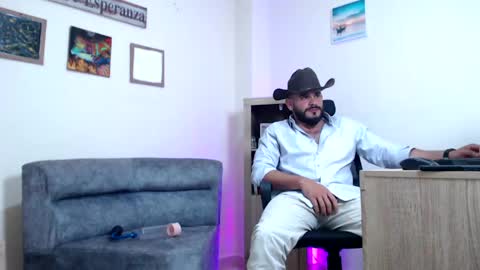 Snapshot of esteban_fer chatting on 18, 4, 2026 Esteban Fernandez online show from 18, 4, 2026