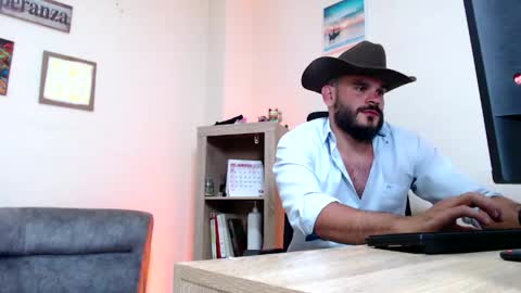Snapshot of esteban_fer chatting on 4, 5, 2026 Esteban Fernandez online show from 4, 5, 2026
