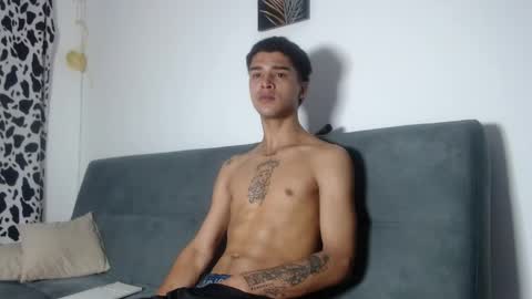 Snapshot of estebanjm22 chatting on 8, 5, 2026 Esteban online show from 8, 5, 2026