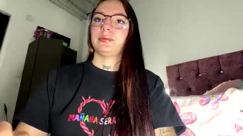 Snapshot of estefa1 chatting on 9, 6, 2026 estefa1 online show from 9, 6, 2026