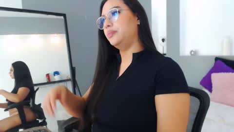 Snapshot of estefania_ramirez_henao chatting on 23, 3, 2026 estefania_ramirez_henao online show from 23, 3, 2026