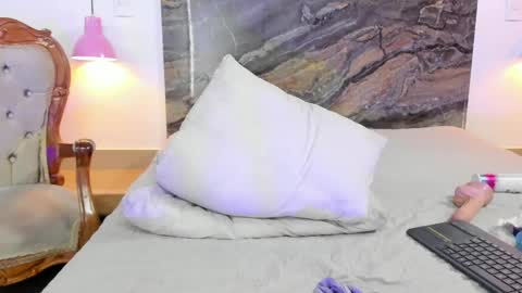 Snapshot of estefy_gomez1 chatting on 2, 3, 2025 Stefy online show from 2, 3, 2025