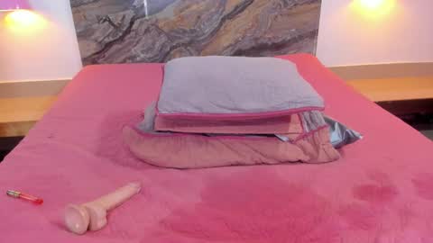 Snapshot of estefy_gomez1 chatting on 4, 3, 2025 Stefy online show from 4, 3, 2025