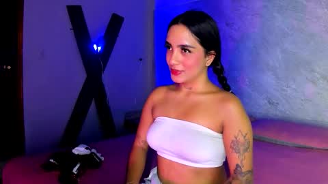 Snapshot of estefy_gomez1 chatting on 3, 10, 2025 Stefy online show from 3, 10, 2025