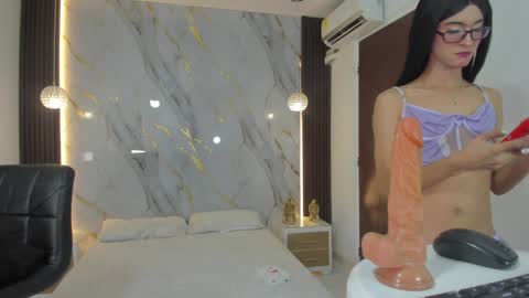 Estephany online show from 8, 12, 2024