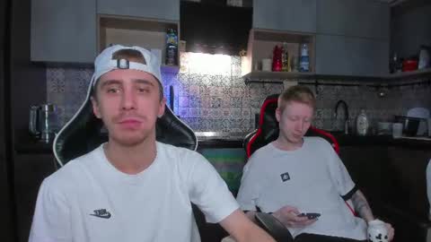 Snapshot of esthetics_boys chatting on 5, 7, 2026 LOUIS online show from 5, 7, 2026