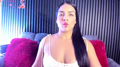 Estrella Garcia  online show from 25, 5, 2026