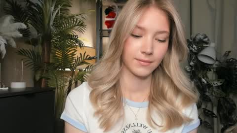 Snapshot of eternity_cuite chatting on 11, 4, 2026 Natalie online show from 11, 4, 2026