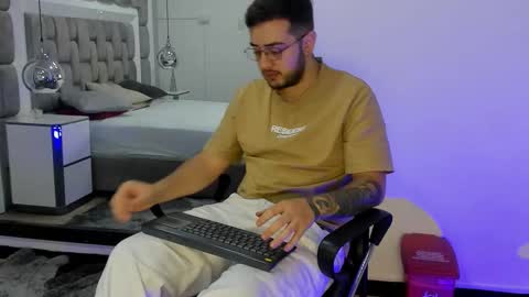 ethan_greys online show from 14, 12, 2025