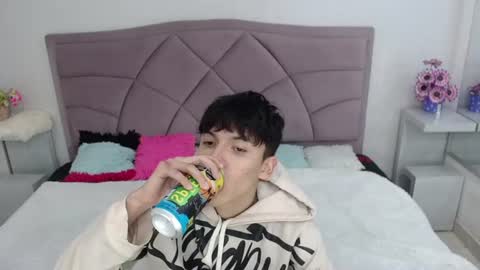 ETHAN TWINK online show from 4, 7, 2026