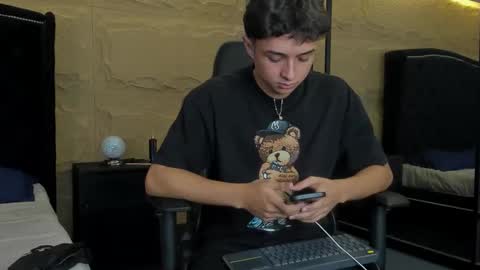 Snapshot of ethanlowell chatting on 22, 10, 2025 ethanlowell online show from 22, 10, 2025