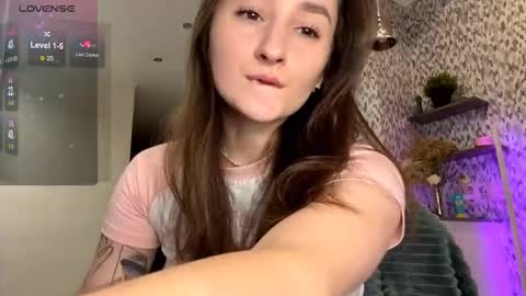 Snapshot of eva_elfis chatting on 24, 10, 2025 Eva  online show from 24, 10, 2025