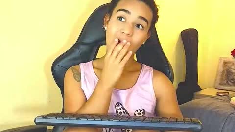 Snapshot of eva_foxs chatting on 1, 12, 2025 Eva Foxs online show from 1, 12, 2025