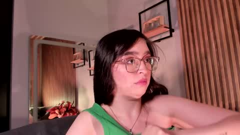 Snapshot of eva_macalliter chatting on 23, 4, 2026 Angelinne online show from 23, 4, 2026