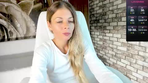 Snapshot of eva_melow chatting on 16, 9, 2025 Eva online show from 16, 9, 2025