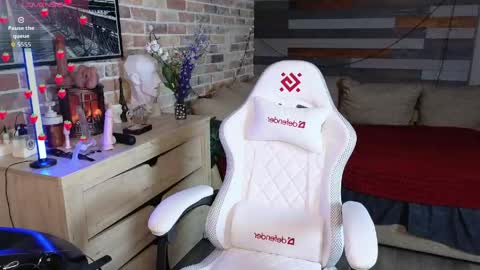 Snapshot of eva_mini chatting on 28, 5, 2026 eva_mini online show from 28, 5, 2026