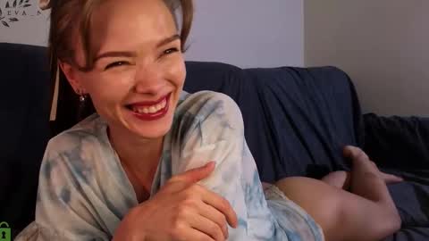 Snapshot of eva_natsumi chatting on 18, 10, 2025 Eva online show from 18, 10, 2025