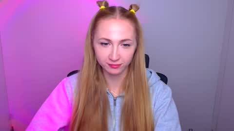 Snapshot of eva_oliviaa chatting on 3, 10, 2025 Eva online show from 3, 10, 2025