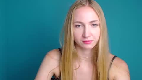 Snapshot of eva_oliviaa chatting on 9, 10, 2025 Eva online show from 9, 10, 2025