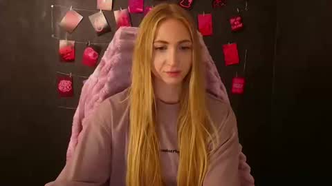 Snapshot of eva_oliviaa chatting on 20, 10, 2025 Eva online show from 20, 10, 2025